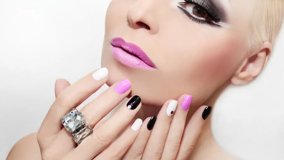 Akryl do paznokci jak nakładać – uniknij najczęstszych błędów
