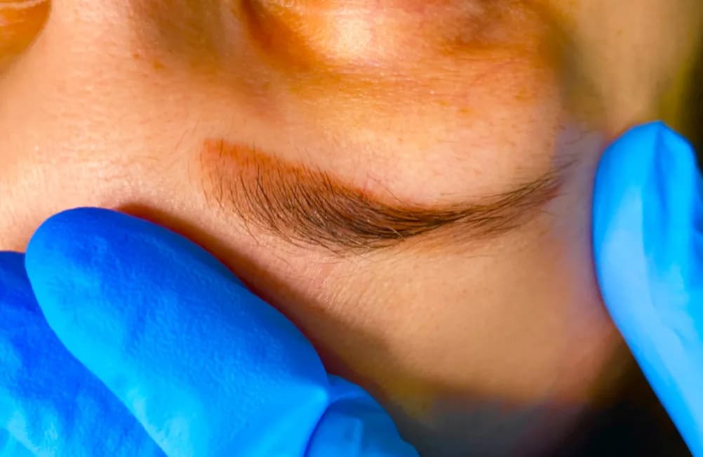 Jak przygotować się do makijażu permanentnego brwi, aby uniknąć błędów