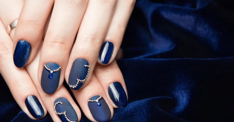 Co to znaczy manicure hybrydowy i jakie ma zalety dla Twoich paznokci